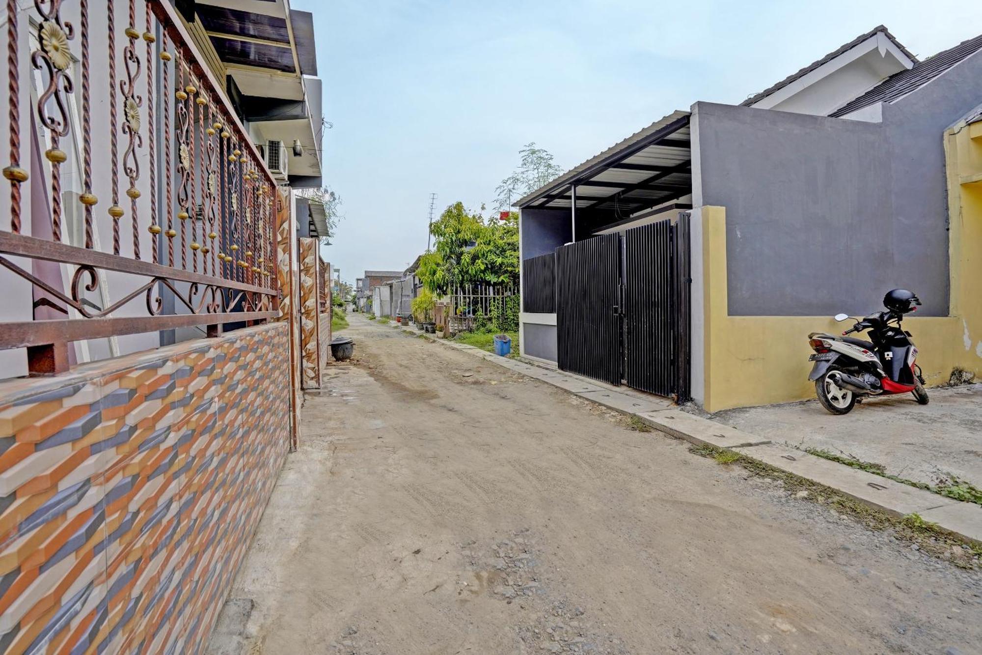 Oyo Life 91866 Paradise Ok Kost Syariah Mojokerto Exterior foto