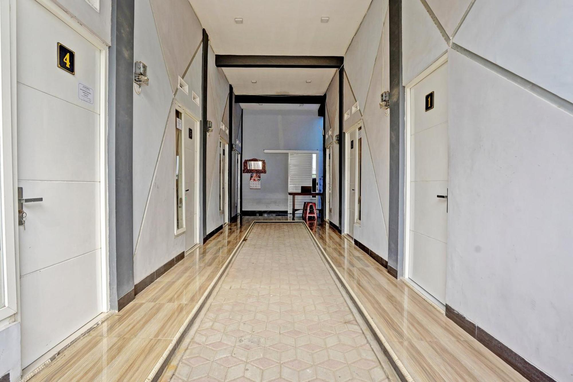 Oyo Life 91866 Paradise Ok Kost Syariah Mojokerto Exterior foto